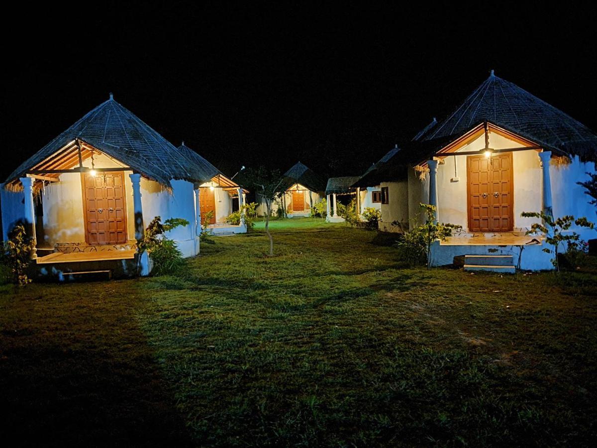 Modhera Sunrise Resort - Tents Bhungas Jungle Restaurants & Candlelight Dining Kalri Exteriör bild