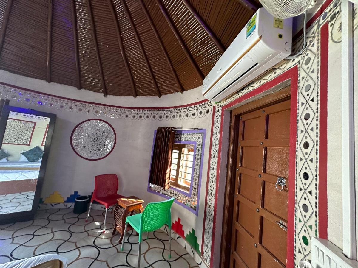 Modhera Sunrise Resort - Tents Bhungas Jungle Restaurants & Candlelight Dining Kalri Exteriör bild