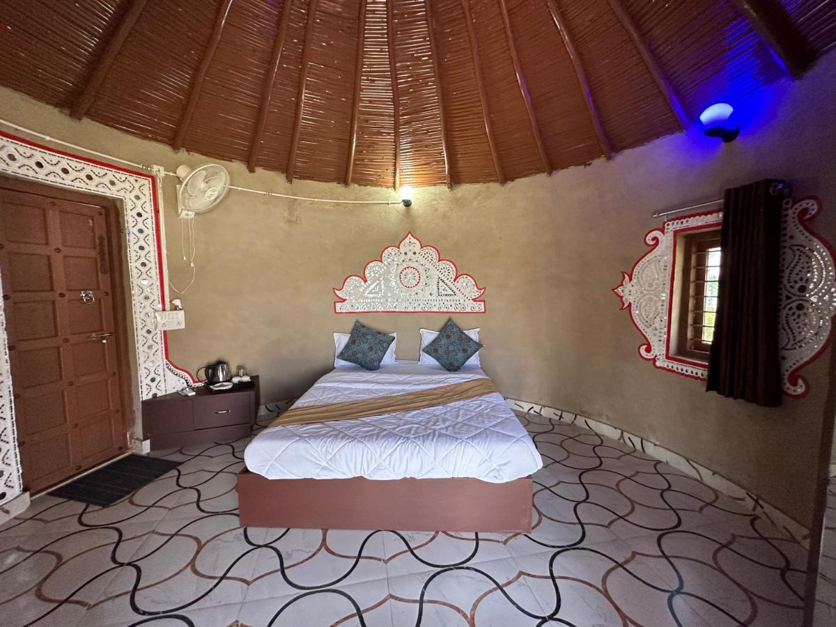 Modhera Sunrise Resort - Tents Bhungas Jungle Restaurants & Candlelight Dining Kalri Exteriör bild