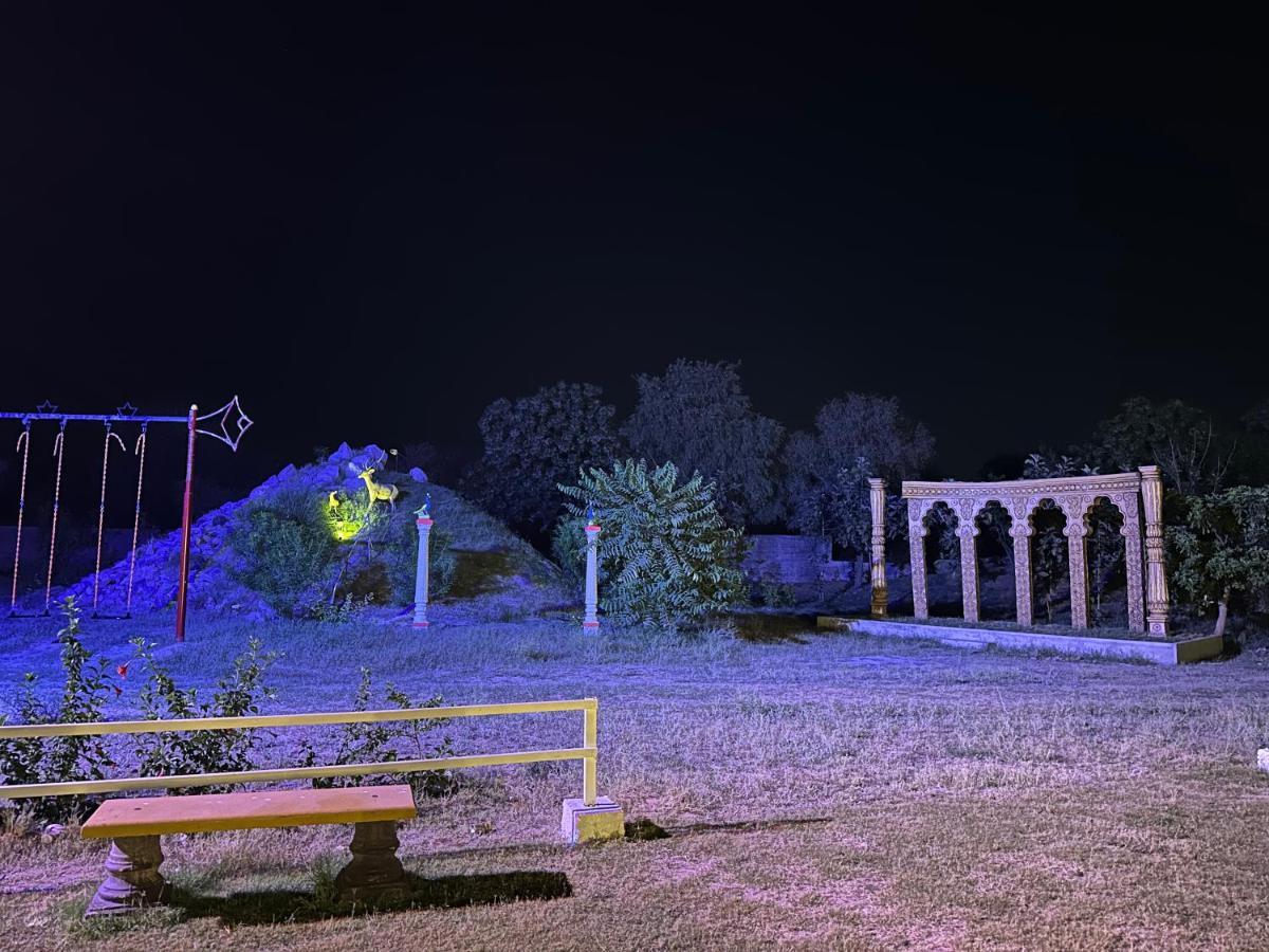 Modhera Sunrise Resort - Tents Bhungas Jungle Restaurants & Candlelight Dining Kalri Exteriör bild