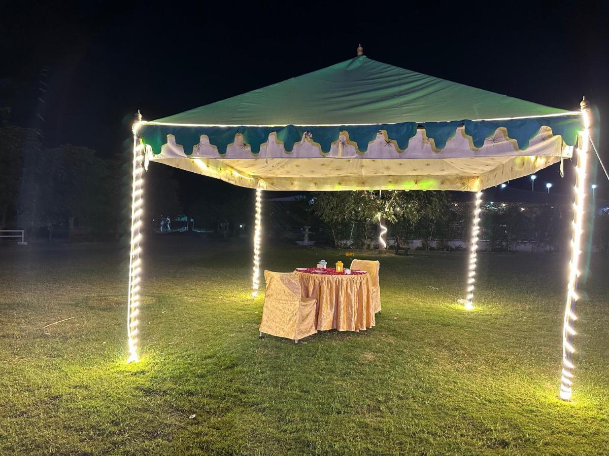 Modhera Sunrise Resort - Tents Bhungas Jungle Restaurants & Candlelight Dining Kalri Exteriör bild