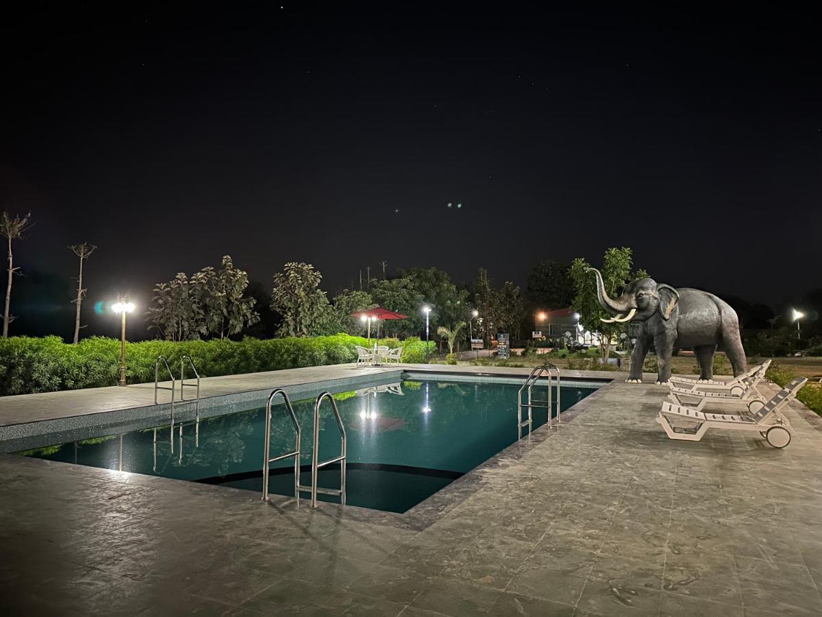 Modhera Sunrise Resort - Tents Bhungas Jungle Restaurants & Candlelight Dining Kalri Exteriör bild
