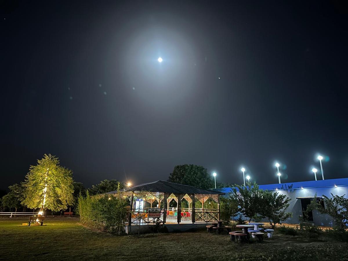 Modhera Sunrise Resort - Tents Bhungas Jungle Restaurants & Candlelight Dining Kalri Exteriör bild