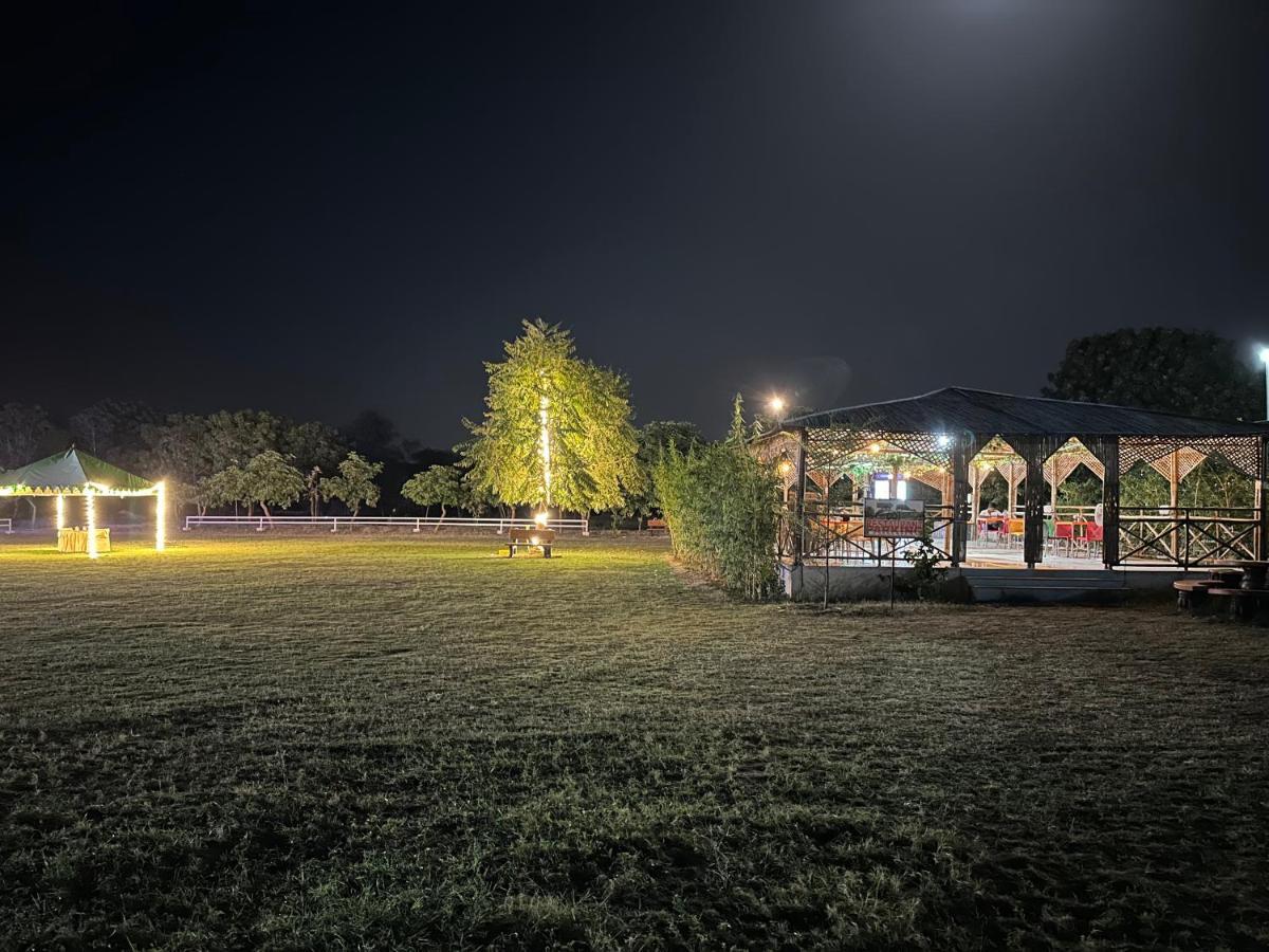 Modhera Sunrise Resort - Tents Bhungas Jungle Restaurants & Candlelight Dining Kalri Exteriör bild