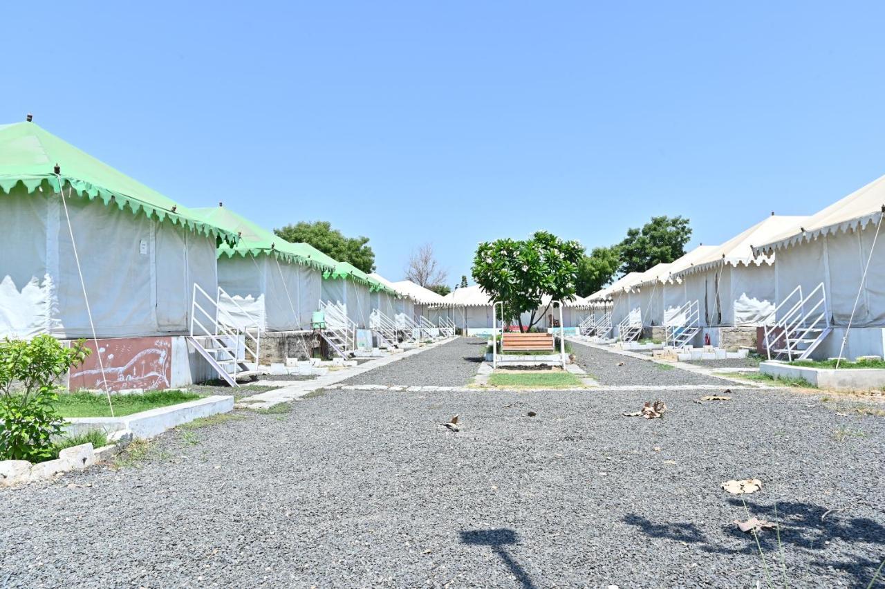 Modhera Sunrise Resort - Tents Bhungas Jungle Restaurants & Candlelight Dining Kalri Exteriör bild