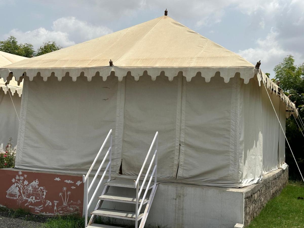 Modhera Sunrise Resort - Tents Bhungas Jungle Restaurants & Candlelight Dining Kalri Exteriör bild