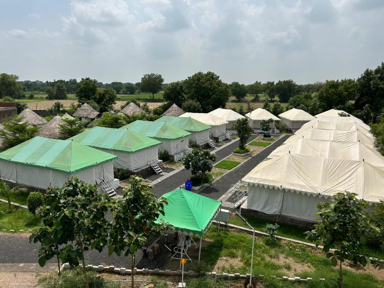 Modhera Sunrise Resort - Tents Bhungas Jungle Restaurants & Candlelight Dining Kalri Exteriör bild