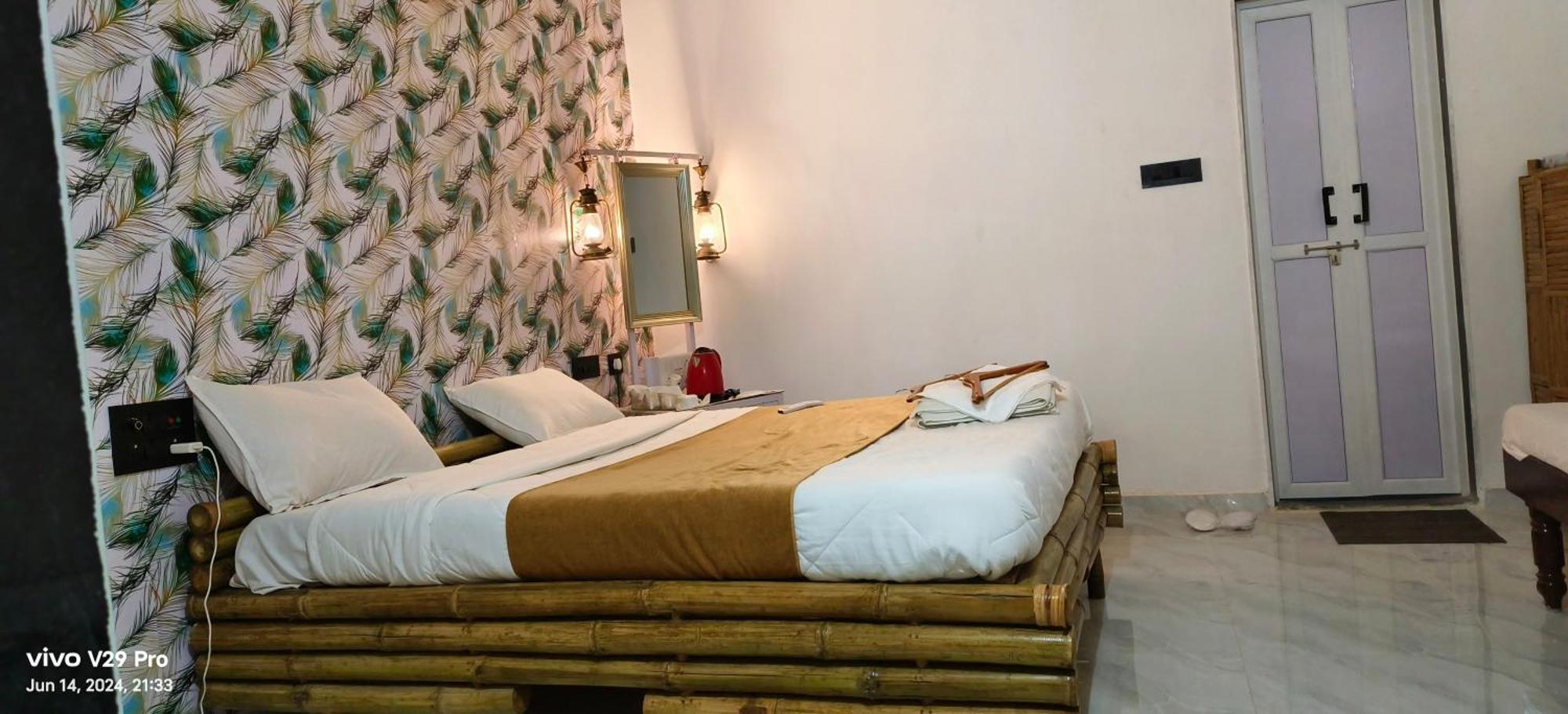 Modhera Sunrise Resort - Tents Bhungas Jungle Restaurants & Candlelight Dining Kalri Exteriör bild