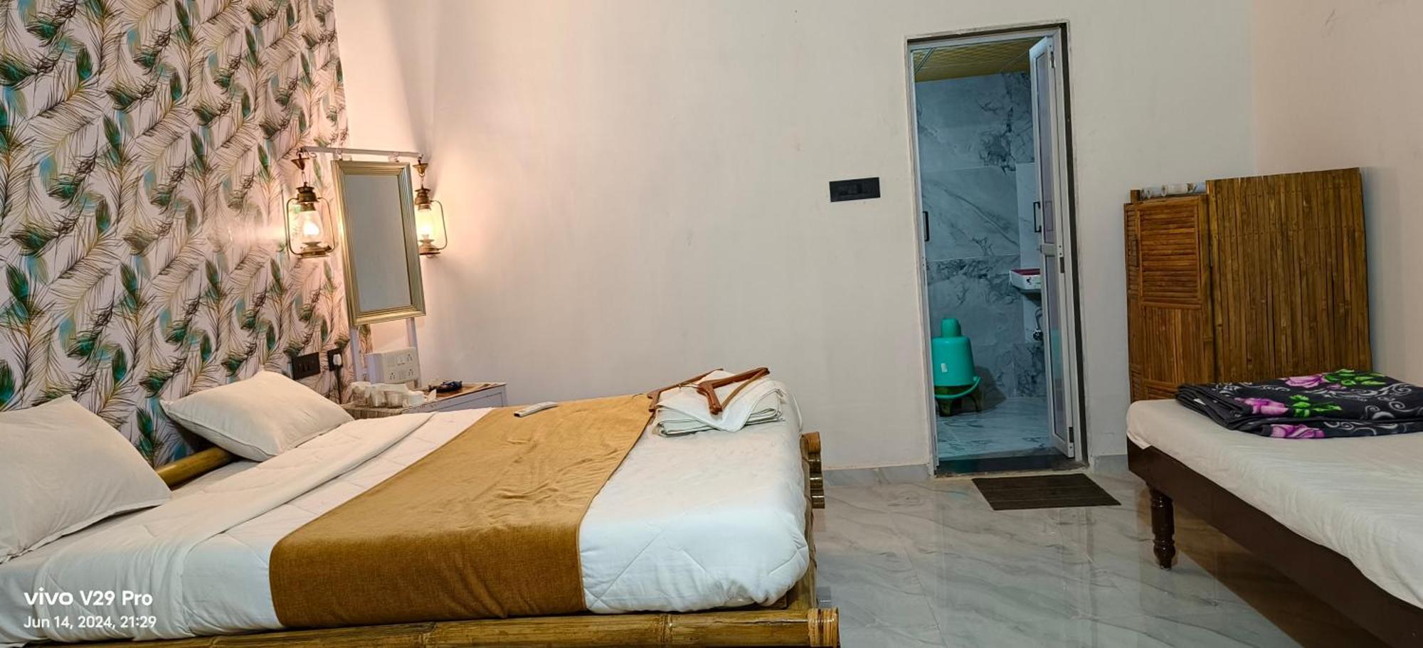 Modhera Sunrise Resort - Tents Bhungas Jungle Restaurants & Candlelight Dining Kalri Exteriör bild