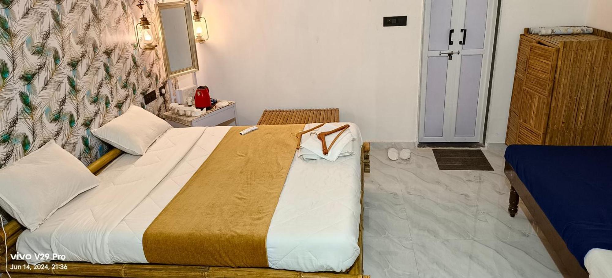 Modhera Sunrise Resort - Tents Bhungas Jungle Restaurants & Candlelight Dining Kalri Exteriör bild