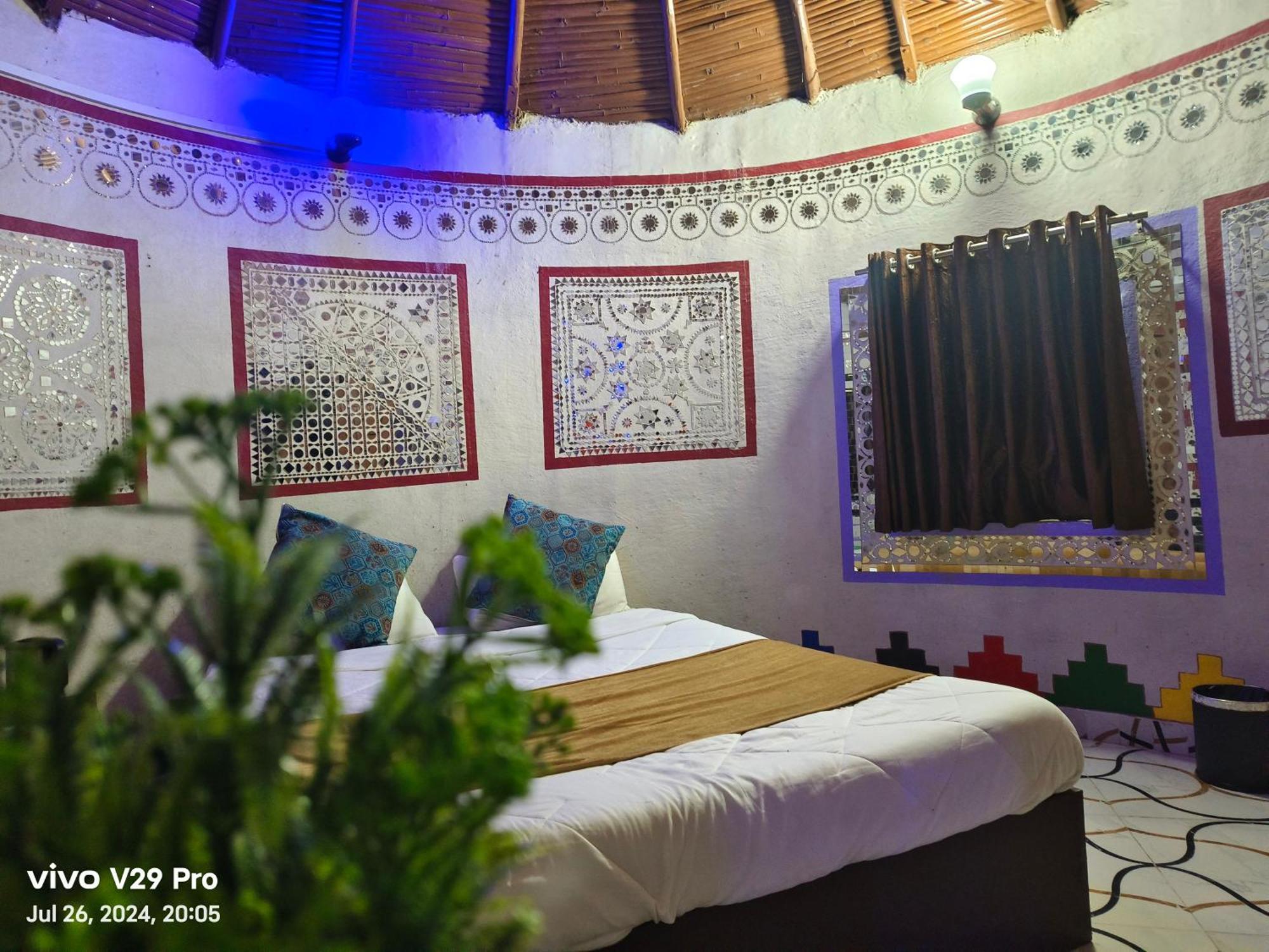 Modhera Sunrise Resort - Tents Bhungas Jungle Restaurants & Candlelight Dining Kalri Exteriör bild