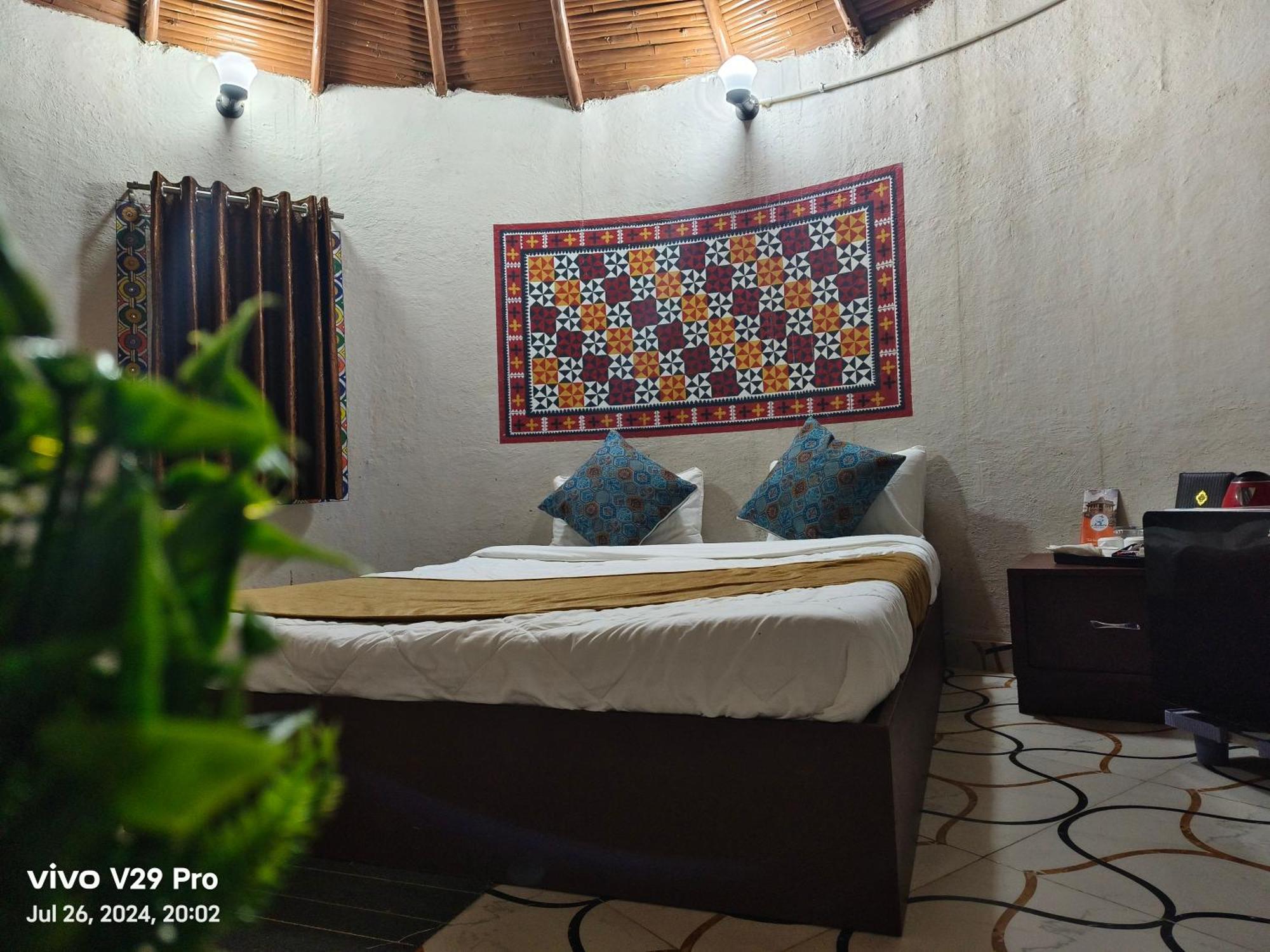 Modhera Sunrise Resort - Tents Bhungas Jungle Restaurants & Candlelight Dining Kalri Exteriör bild